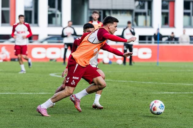 Training 1. FC Köln; 30.09.2025 Zweikampf Jusuf Gazibegovic (1. FC Köln, 25), Said El Mala (1. FC Köln, 13) Training 1. FC Köln; Geissbockheim, 30.09.2025 Copyright: xBEAUTIFULxSPORTS Wunderlx