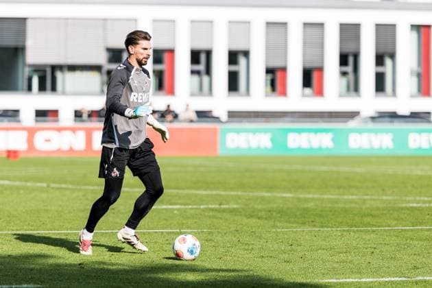 Training 1. FC Köln; 30.09.2025 Ron-Robert Zieler (1. FC Köln, 20) am Ball Training 1. FC Köln; Geissbockheim, 30.09.2025 Copyright: xBEAUTIFULxSPORTS Wunderlx