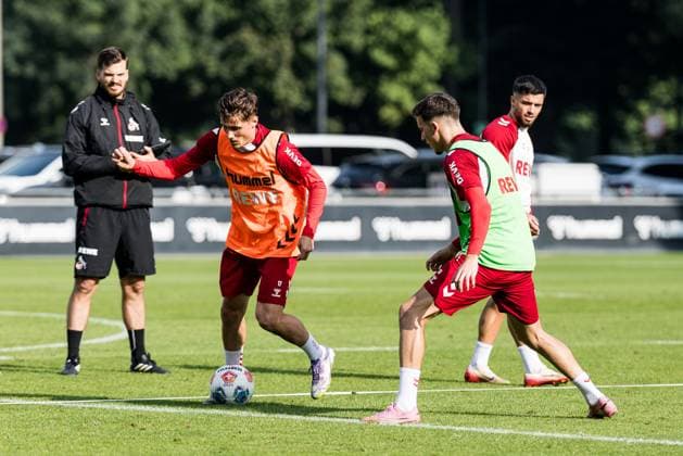 Training 1. FC Köln; 30.09.2025 Zweikampf Alessio Castro-Montes (1. FC Köln, 17), Said El Mala (1. FC Köln, 13) Training 1. FC Köln; Geissbockheim, 30.09.2025 Copyright: xBEAUTIFULxSPORTS Wunderlx