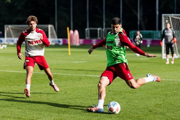 Training 1. FC Köln; 30.09.2025 Cenk Özkacar (1. FC Köln, 39) schießt Training 1. FC Köln; Geissbockheim, 30.09.2025 Copyright: xBEAUTIFULxSPORTS Wunderlx