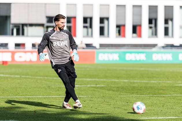 Training 1. FC Köln; 30.09.2025 Ron-Robert Zieler (1. FC Köln, 20) am Ball Training 1. FC Köln; Geissbockheim, 30.09.2025 Copyright: xBEAUTIFULxSPORTS Wunderlx