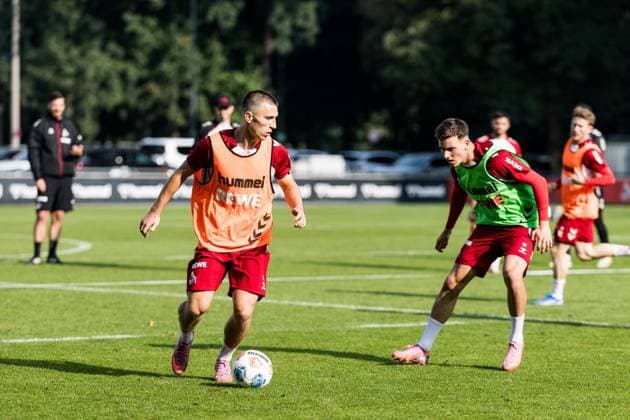 Training 1. FC Köln; 30.09.2025 Zweikampf Kristoffer Lund (1. FC Köln, 32), Said El Mala (1. FC Köln, 13) Training 1. FC Köln; Geissbockheim, 30.09.2025 Copyright: xBEAUTIFULxSPORTS Wunderlx