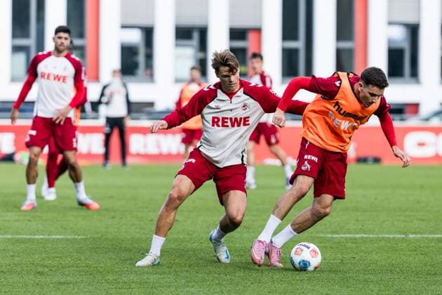 Training 1. FC Köln; 30.09.2025 Zweikampf Joel Schmied (1. FC Köln, 2), Said El Mala (1. FC Köln, 13) Training 1. FC Köln; Geissbockheim, 30.09.2025 Copyright: xBEAUTIFULxSPORTS Wunderlx