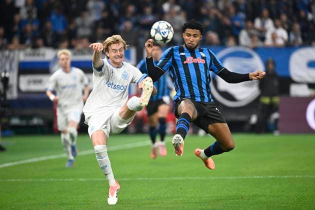 Atalanta v Club Brugge - UEFA Champions League BERGAMO, ITALY - SEPTEMBER 30 : Sandra Cisse midfielder of Club Brugge and Ederson midfielder of Atalanta during the UEFA Champions League 2025 26 League Phase MD2 match between Atalanta and Club Brugge on September 30, 2025 in Bergamo, Italy, 30 09 2025 Bergamo Italy  Copyright: xPeterxDexVoechtx