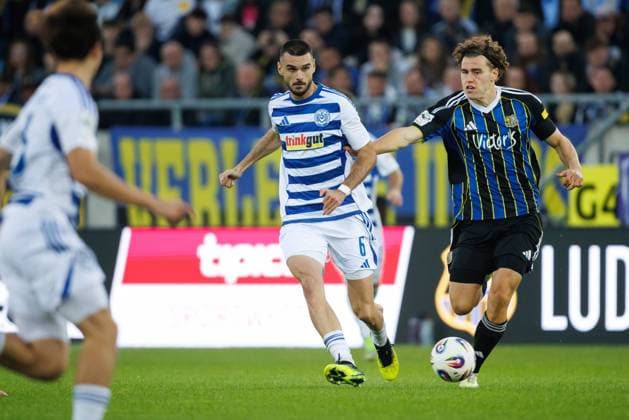 Rasim Bulic (MSV Duisburg) im Zweikampf mit Lasse Wilhelm (1. FC Saarbruecken), 1.FC Saarbruecken vs MSV Duisburg Fussball, 3. Bundesliga, 9. Spieltag, Saison 2025 2026, 30.09.2025 DFB regulations prohibit any use of photographs as image sequences and or quasi-video. 1.FC Saarbruecken vs MSV Duisburg Fussball, 3. Bundesliga, 9. Spieltag, Saison 2025 2026, 30.09.2025 Copyright: xEibner-Pressefoto AlexanderxNeisx EP_ANS