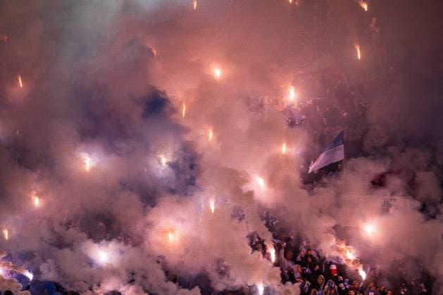 Rostock, Deutschland 30. September 2025: 3. Liga - 2025 2026 - FC Hansa Rostock vs. FC Energie Cottbus Im Bild: Pyroshow auf der Südtribüne DFB regulations prohibit any use of photographs as image sequences and or quasi-video. Copyright: xFotostandx xVoelkerx