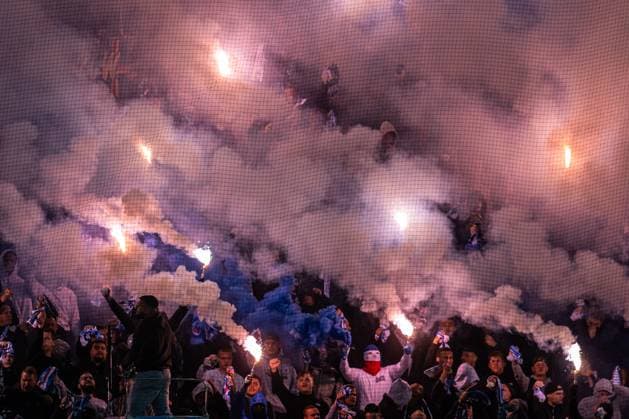 Rostock, Deutschland 30. September 2025: 3. Liga - 2025 2026 - FC Hansa Rostock vs. FC Energie Cottbus Im Bild: Pyroshow auf der Südtribüne DFB regulations prohibit any use of photographs as image sequences and or quasi-video. Copyright: xFotostandx xVoelkerx