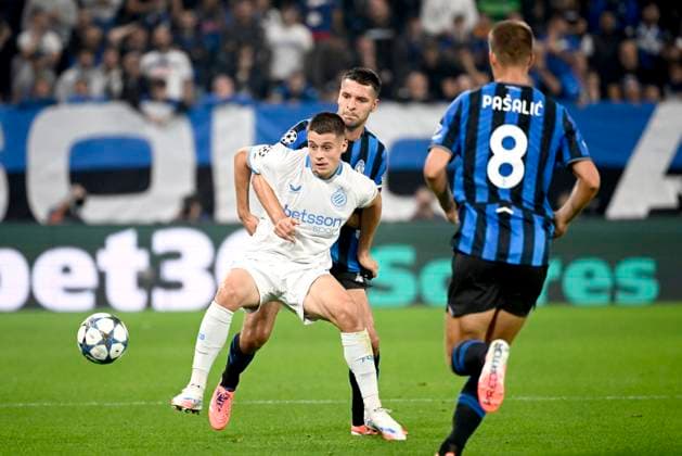 Atalanta v Club Brugge - UEFA Champions League BERGAMO, ITALY - SEPTEMBER 30 : Tresoldi Nicolo forward of Club Brugge and Djimsiti Berat defender of Atalanta during the UEFA Champions League 2025 26 League Phase MD2 match between Atalanta and Club Brugge on September 30, 2025 in Bergamo, Italy, 30 09 2025 Bergamo Italy  Copyright: xPeterxDexVoechtx