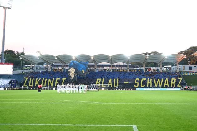 30.09.2025, xmohx, Fussball 3.Liga, 1.FC Saarbruecken - MSV Duisburg v.l. Fans, Zuschauer, Trikots, Stimmung, Fahnen, Ultras, Saarbruecken Choreografie Choreographie (DFL DFB REGULATIONS PROHIBIT ANY USE OF PHOTOGRAPHS as IMAGE SEQUENCES and or QUASI-VIDEO) Saarbruecken
