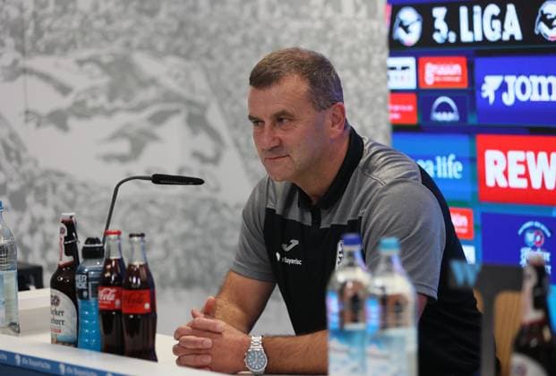 Fussball, Herren, 3.Liga, Saison 2025 2026, TSV 1860 München, Pressekonferenz, Grünwalder Strasse 114 Manfred Paula, Interims-Geschäftsführer (TSV 1860 München) auf der Pressekonferenz, Kopf, Portrait