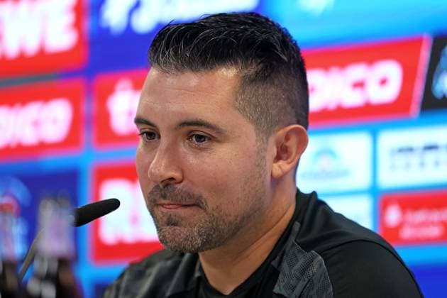 Fussball, Herren, 3.Liga, Saison 2025 2026, TSV 1860 München, Pressekonferenz, Grünwalder Strasse 114 Alper Kayabunar, Interimstrainer (TSV 1860 München) auf der Pressekonferenz, Kopf, Portrait