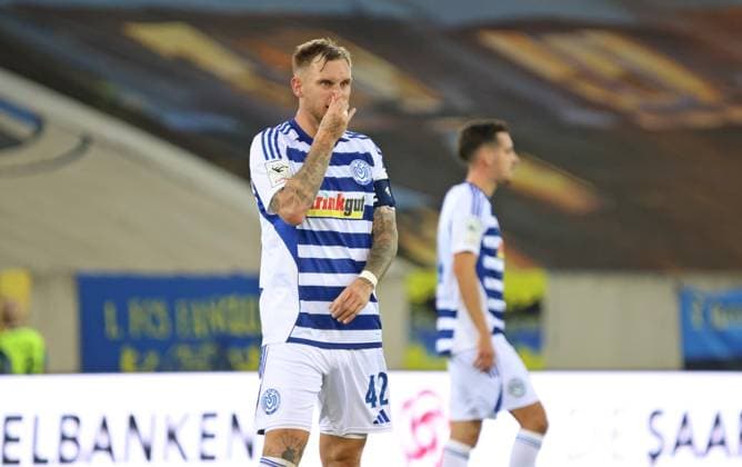 30.09.2025, Fussball, Herren, 3. Liga, Saison 2025 2026, 1. FC Saarbrücken - MSV Duisburg, Alexander Hahn (MSV Duisburg) enttäuscht Saarbrücken Ludwigsparkstadion Saarland Deutschland (DE) Copyright: xFabianxKleerx