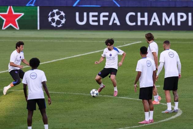 September 30, 2025, Barcelona, Barcelona, SPAIN: Vitinha during the training day of Paris Saint-Germain ahead UEFA Champions League 2025 26, football match against FC Barcelona, Barca at Estadi Olimpic Lluis Companys on September 30, 2025 in Barcelona, Spain. Barcelona SPAIN - ZUMAa181 20250930_zaa_a181_117 Copyright: xJavierxBorregox
