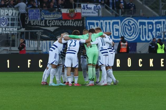 Fussball, 3. Liga Saison 2025 2026 9. Spieltag 1.FC Saarbrücken - MSV Duisburg 30.09.2025, Ludwigsparkstadion Teamkreis MSV Duisburg Saarbrücken Ludwigsparkstadion Saarland Deutschland