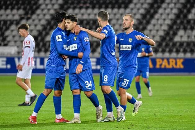 Jubel zum Tor zum 0:1 durch Halim Eroglu (TSG Balingen, 34) miit Amnay Moutassime (TSG Balingen, 18), Ferdinand Schmidt (TSG Balingen, 08), Ivo Colic (TSG Balingen, 31) GER, SC Freiburg - TSG Balingen, Fussball, Regionalliga Suedwest, 10. Spieltag, Saison 2025 2026, 30.09.2025 DFB REGULATIONS PROHIBIT ANY USE OF PHOTOGRAPHS AS IMAGE SEQUENCES AND OR QUASI-VIDEO GER, SC Freiburg - TSG Balingen, Fussball, Regionalliga Suedwest, 10. Spieltag, Saison 2025 2026, 30.09.2025 Freiburg Copyright: xEibner-Pressefoto ThomasxHessx EP_THS
