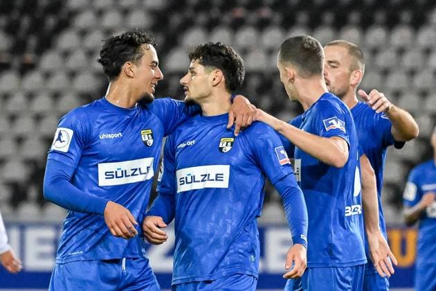 Jubel zum Tor zum 0:1 durch Halim Eroglu (TSG Balingen, 34) miit Amnay Moutassime (TSG Balingen, 18), Ferdinand Schmidt (TSG Balingen, 08), Ivo Colic (TSG Balingen, 31) GER, SC Freiburg - TSG Balingen, Fussball, Regionalliga Suedwest, 10. Spieltag, Saison 2025 2026, 30.09.2025 DFB REGULATIONS PROHIBIT ANY USE OF PHOTOGRAPHS AS IMAGE SEQUENCES AND OR QUASI-VIDEO GER, SC Freiburg - TSG Balingen, Fussball, Regionalliga Suedwest, 10. Spieltag, Saison 2025 2026, 30.09.2025 Freiburg Copyright: xEibner-Pressefoto ThomasxHessx EP_THS