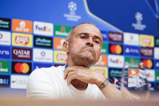 September 30, 2025, Barcelona, Barcelona, SPAIN: Luis Enrique of Paris Saint-Germain FC attends his press conference, PK, Pressekonferenz during the training day of Paris Saint-Germain ahead the UEFA Champions League 2025 26, football match against FC Barcelona, Barca at Estadi Olimpic Lluis Companys on September 30, 2025 in Barcelona, Spain. Barcelona SPAIN - ZUMAa181 20250930_zaa_a181_092 Copyright: xJavierxBorregox