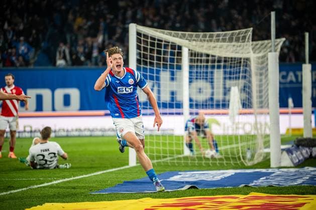Rostock, Deutschland 30. September 2025: 3. Liga - 2025 2026 - FC Hansa Rostock vs. FC Energie Cottbus Im Bild: Ryan Naderi (Hansa Rostock) jubelt nach seinem Tor zum 1:1 DFB regulations prohibit any use of photographs as image sequences and or quasi-video. Copyright: xFotostandx xVoelkerx