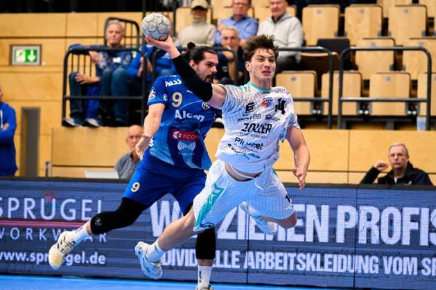 Grosswallstadt: 2.HBL - 25 26 - TV Grosswallstadt - SG BBM Bietigheim v.li. Yessine Meddeb (TV Grosswallstadt), Fynn Nicolaus (Bietigheim) Elsenfeld Untermainhalle Bayern Deutschland