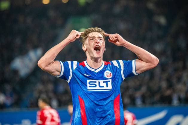 Rostock, Deutschland 30. September 2025: 3. Liga - 2025 2026 - FC Hansa Rostock vs. FC Energie Cottbus Im Bild: Ryan Naderi (Hansa Rostock) jubelt nach seinem Tor zum 1:1 DFB regulations prohibit any use of photographs as image sequences and or quasi-video. Copyright: xFotostandx xVoelkerx