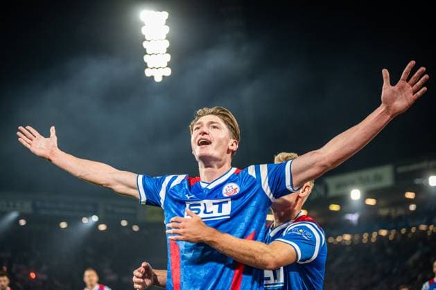 Rostock, Deutschland 30. September 2025: 3. Liga - 2025 2026 - FC Hansa Rostock vs. FC Energie Cottbus Im Bild: Ryan Naderi (Hansa Rostock) jubelt nach seinem Tor zum 1:1 DFB regulations prohibit any use of photographs as image sequences and or quasi-video. Copyright: xFotostandx xVoelkerx