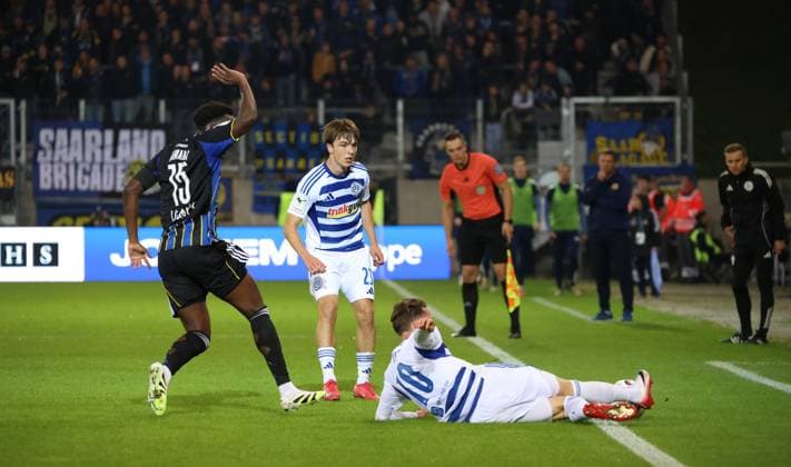 30.09.2025, Fussball, Herren, 3. Liga, Saison 2025 2026, 1. FC Saarbrücken - MSV Duisburg, Abdoulaye Kamara (1. FC Saarbruecken) Christian Viet (MSV Duisburg) Saarbrücken Ludwigsparkstadion Saarland Deutschland (DE) Copyright: xFabianxKleerx