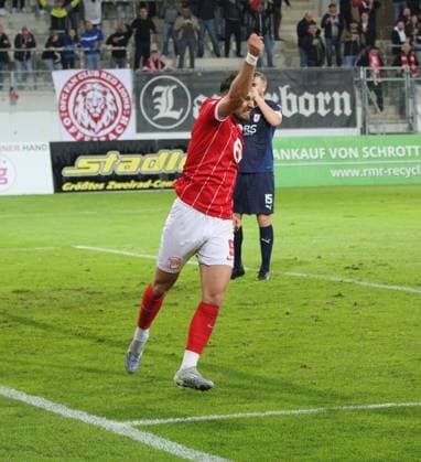 30.09.2025 xmgoodx Offenbach am Main, Sparda-Bank-Hessen Stadion - Stadion Bieberer Berg Regionalliga Saison 2025 2026 Kickers Offenbach (OFC) - SG Barockstadt Fulda-Lehnerz Torjubel nach dem Tor zum 1:0 durch Valdrin Mustafa (9, OFC)