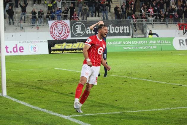 30.09.2025 xmgoodx Offenbach am Main, Sparda-Bank-Hessen Stadion - Stadion Bieberer Berg Regionalliga Saison 2025 2026 Kickers Offenbach (OFC) - SG Barockstadt Fulda-Lehnerz Torjubel nach dem Tor zum 1:0 durch Valdrin Mustafa (9, OFC)