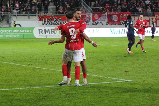 30.09.2025 xmgoodx Offenbach am Main, Sparda-Bank-Hessen Stadion - Stadion Bieberer Berg Regionalliga Saison 2025 2026 Kickers Offenbach (OFC) - SG Barockstadt Fulda-Lehnerz Torjubel nach dem Tor zum 1:0 durch Valdrin Mustafa (9, OFC)
