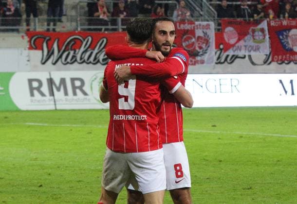 30.09.2025 xmgoodx Offenbach am Main, Sparda-Bank-Hessen Stadion - Stadion Bieberer Berg Regionalliga Saison 2025 2026 Kickers Offenbach (OFC) - SG Barockstadt Fulda-Lehnerz Torjubel nach dem Tor zum 1:0 durch Valdrin Mustafa (9, OFC)