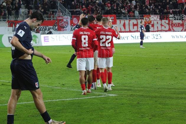 30.09.2025 xmgoodx Offenbach am Main, Sparda-Bank-Hessen Stadion - Stadion Bieberer Berg Regionalliga Saison 2025 2026 Kickers Offenbach (OFC) - SG Barockstadt Fulda-Lehnerz Torjubel nach dem Tor zum 1:0 durch Valdrin Mustafa (9, OFC)
