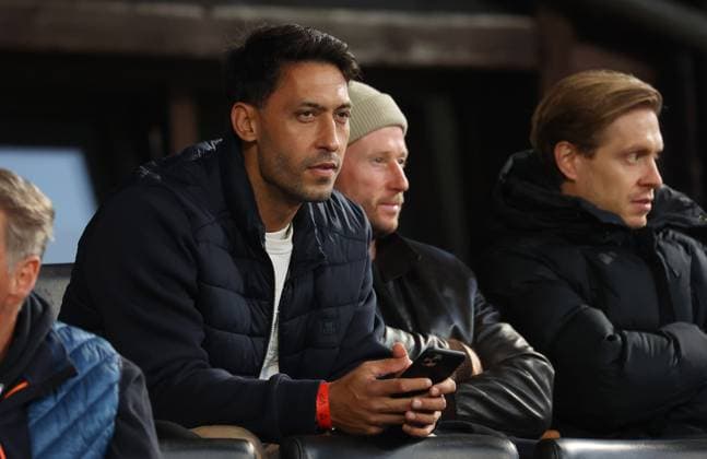 BAU 30.09.2025 Aspach Fußball VfB Stuttgart II vs. SV Wehen Wiesbaden, v.l. Co-Trainer Malik Fathi (VfB), Dr. AndrÃ Filipovic