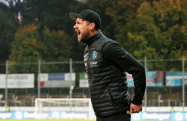 30.09.2025, Deutschland, Stuttgart, Fussball Regionalliga Südwest, SV Stuttgarter Kickers vs. SGV Freiberg, Kickers Trainer Marco Wildersinn