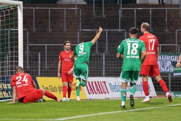 30.09.2025, Fussball, Herren, Regionalliga Südwest, Saison 2025 2026, FC 08 Homburg - TSV Schott Mainz, Torjubel zum 1:0, Torschütze: Oliver Kovacic (FC 08 Homburg) Homburg Waldstadion Saarland Deutschland (DEU) Copyright: xSebastianxBachx