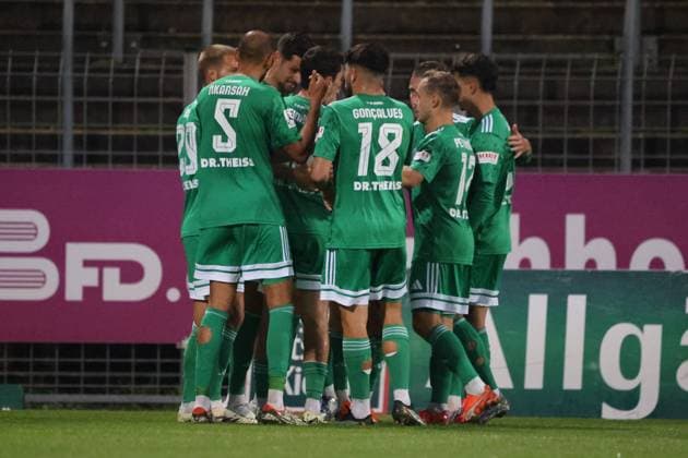 30.09.2025, Fussball, Herren, Regionalliga Südwest, Saison 2025 2026, FC 08 Homburg - TSV Schott Mainz, Torjubel zum 1:0, Torschütze: Oliver Kovacic (FC 08 Homburg) Homburg Waldstadion Saarland Deutschland (DEU) Copyright: xSebastianxBachx