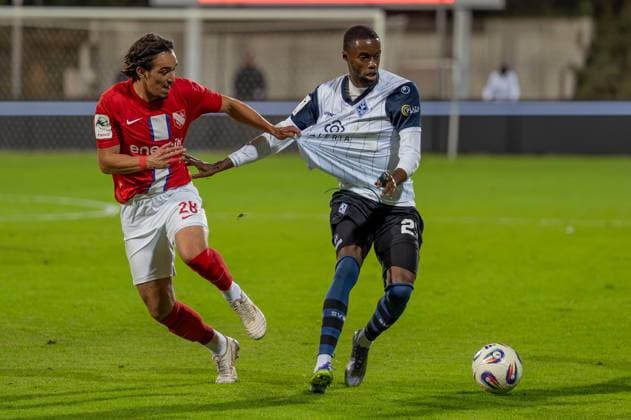 Deutschland: Fussball 3. Liga, 9. Spieltag 2025 2026, TSV Havelse-Waldhof Mannheim am 30.09. in Hannover (Eilenriede-Stadion): Zweikampf Adama Diakhaby (Waldhof Mannheim 27) uns Julian Rufidis (TSV Havelse 28) Copyright: xSvenxHeidmannx