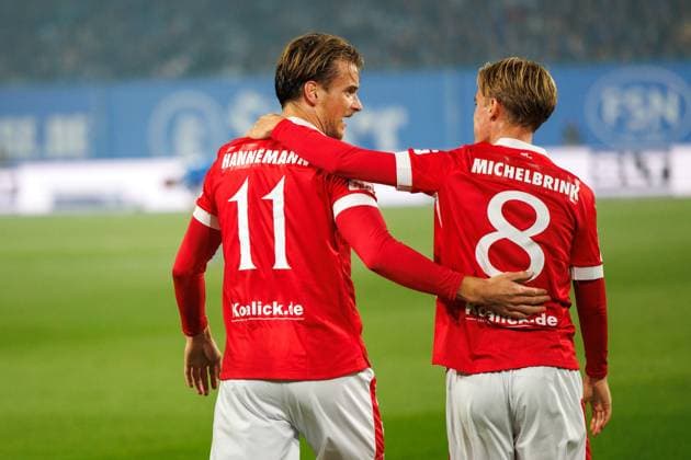 Torjubel 0:1 Torschütze Nr.11 Moritz Hannemann (FCE) mit rechts Lukas Michelbrink (FCE) ; GER, FC Hansa Rostock vs. FC Energie Cottbus, Fußball, Männer, 3. Liga, 09.Spieltag, Spielzeit 2025 2026, 30.09.2025 Rostock Ostseestadion Mecklenburg - Vorpommern Deutschland