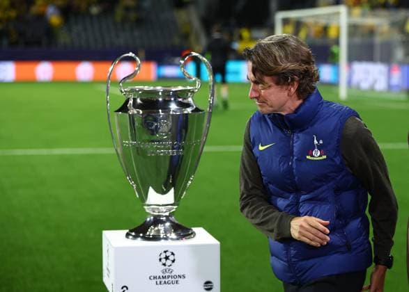 Thomas Frank manager of Tottenham Hotspur walks past Champions League trophy FK Bodo Glimt v Tottenham Hotspur, UEFA Champions League, Group Stage, Football, Aspmyra Stadion, Bodo, Norway - 30 Sep 2025Bodo Aspmyra Stadion Norway EDITORIAL USE ONLY No use with unauthorised audio, video, data, fixture lists, club league logos or live services. Online in-match use limited to 120 images, no video emulation. No use in betting, games or single club league player publications. Copyright: xMichaelxZemanek Shutterstockx 15504026n