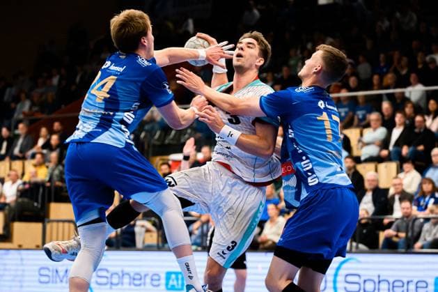 Grosswallstadt: 2.HBL - 25 26 - TV Grosswallstadt - SG BBM Bietigheim v.li. Ben Connar Battermann (TV Grosswallstadt), Nikola Vlahovic (Bietigheim), Sebastian Trost (TV Grosswallstadt) Elsenfeld Untermainhalle Bayern Deutschland