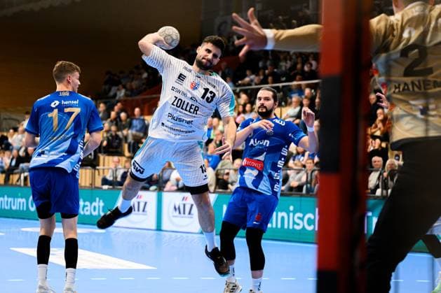 Grosswallstadt: 2.HBL - 25 26 - TV Grosswallstadt - SG BBM Bietigheim v.li. Sebastian Trost (TV Grosswallstadt), Juan de la Pena (Bietigheim), Yessine Meddeb (TV Grosswallstadt), Torhueter Stefan Hanemann (TV Grosswallstadt) Elsenfeld Untermainhalle Bayern Deutschland