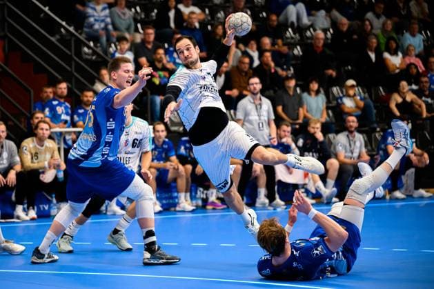 Grosswallstadt: 2.HBL - 25 26 - TV Grosswallstadt - SG BBM Bietigheim v.li. Axel Skaarnaes (TV Grosswallstadt), Dominik Claus (Bietigheim) Elsenfeld Untermainhalle Bayern Deutschland