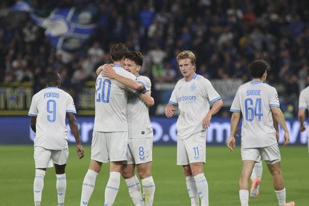CALCIO - UEFA Champions League - Atalanta BC vs Club Brugge KV Christos Tzolis of Club Brugge celebrates with team during Atalanta BC vs Club Brugge, Chanpions League 2025-26 League phase, Matchday 2Â°, game at New Balance Arena in Bergamo (BG), Italy, on September 30, 2025. Bergamo Italy  Copyright: xIPAxSport ABACAx