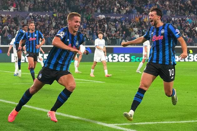 Atalanta s Mario Pasalic celebrates after scoring goal 2-1 during the Uefa Champions League soccer match between Atalanta and Club Brugge at the New Balance Stadium in Bergamo , north Italy - Tuesday, September 30 , 2025. - Soccer .  Copyright: xSpada LaPressex