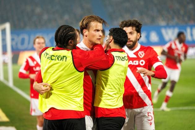 Torjubel 0:1 Torschütze Nr.11 in der Mitte Moritz Hannemann (FCE) ; GER, FC Hansa Rostock vs. FC Energie Cottbus, Fußball, Männer, 3. Liga, 09.Spieltag, Spielzeit 2025 2026, 30.09.2025 Rostock Ostseestadion Mecklenburg - Vorpommern Deutschland