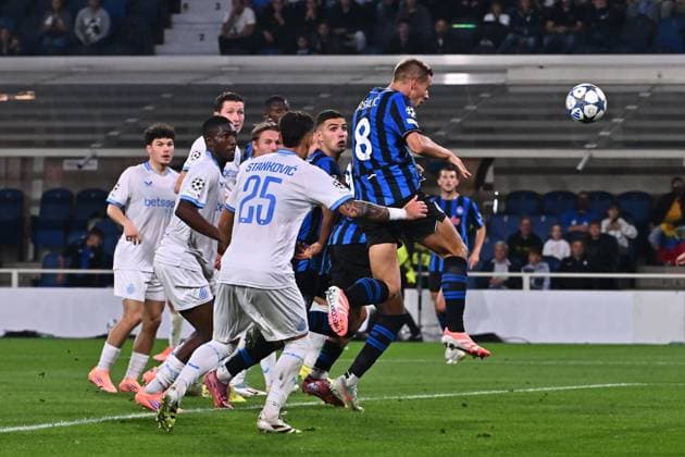 September 30, 2025, Bergamo, Lombardia: Atalanta s Mario Pasalic scores the goal 2-1 during the UEFA Champions League soccer match between Atalanta BC and Club Brugge at the Bergamo Stadium in Bergamo, Italy, 30 September 2025..ANSA MICHELE MARAVIGLIA. Soccer: Champions League; Atalanta-Club Brugge  - ZUMAa110 20250930_zaf_a110_060 Copyright: xMichelexMaravigliax