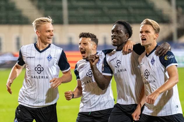Deutschland: Fussball 3. Liga, 9. Spieltag 2025 2026, TSV Havelse-Waldhof Mannheim am 30.09. in Hannover (Eilenriede-Stadion): Torjubel zum 2:3 durch Nicklas Shipnoski (Waldhof Mannheim 7) Copyright: xSvenxHeidmannx