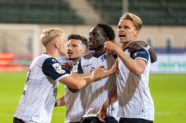 Deutschland: Fussball 3. Liga, 9. Spieltag 2025 2026, TSV Havelse-Waldhof Mannheim am 30.09. in Hannover (Eilenriede-Stadion): Torjubel zum 2:3 durch Nicklas Shipnoski (Waldhof Mannheim 7) Copyright: xSvenxHeidmannx
