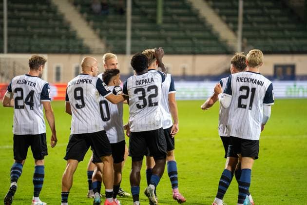 Deutschland: Fussball 3. Liga, 9. Spieltag 2025 2026, TSV Havelse-Waldhof Mannheim am 30.09. in Hannover (Eilenriede-Stadion): Torjubel zum 2:3 durch Nicklas Shipnoski (Waldhof Mannheim 7) Copyright: xSvenxHeidmannx
