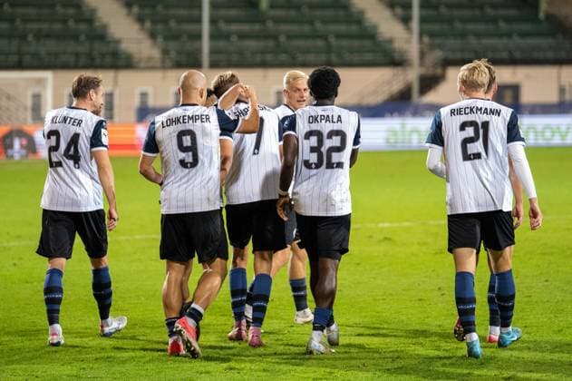 Deutschland: Fussball 3. Liga, 9. Spieltag 2025 2026, TSV Havelse-Waldhof Mannheim am 30.09. in Hannover (Eilenriede-Stadion): Torjubel zum 2:3 durch Nicklas Shipnoski (Waldhof Mannheim 7) Copyright: xSvenxHeidmannx