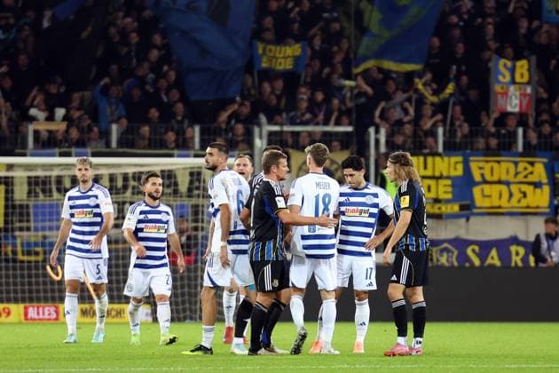 30.09.2025, xrekx, Fussball 3.Liga, 1.FC Saarbruecken - MSV Duisburg v.l. Manuel Zeitz (1.FC Saarbruecken) Tim Civeja (1.FC Saarbruecken) Spielende (DFL DFB REGULATIONS PROHIBIT ANY USE OF PHOTOGRAPHS as IMAGE SEQUENCES and or QUASI-VIDEO) Saarbruecken